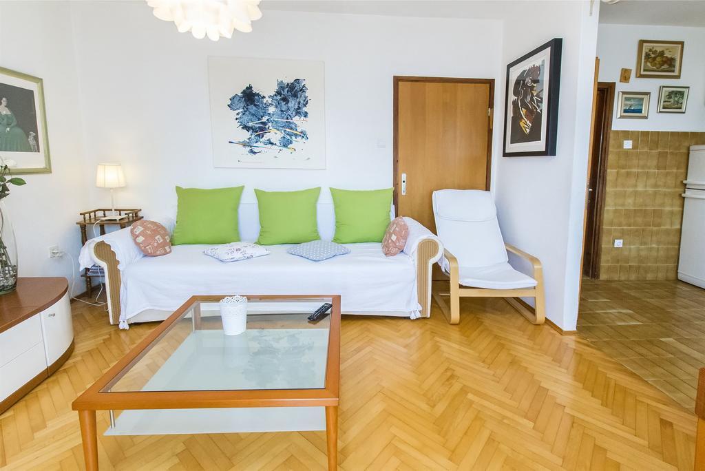 Apartment Zorka Макарска Екстериор снимка